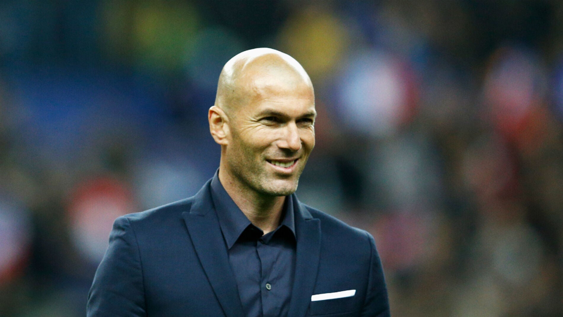 Zidane sonr&iacute;e