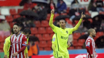 Deyverson celebra su primer gol contra el Sporting