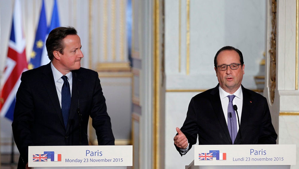 Hollande en rueda de prensa con Cameron