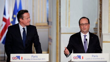Hollande en rueda de prensa con Cameron