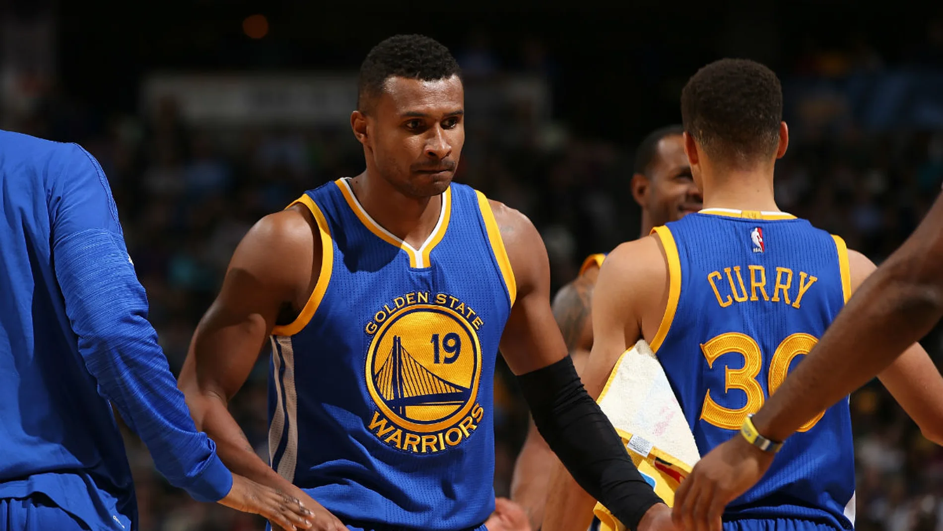 Los jugadores de Golden State celebran la victoria ante los Nuggets Los jugadores de Golden State celebran la victoria ante los Nuggets
