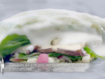 Canelón de acelgas, setas, secreto ibérico y encurtidos