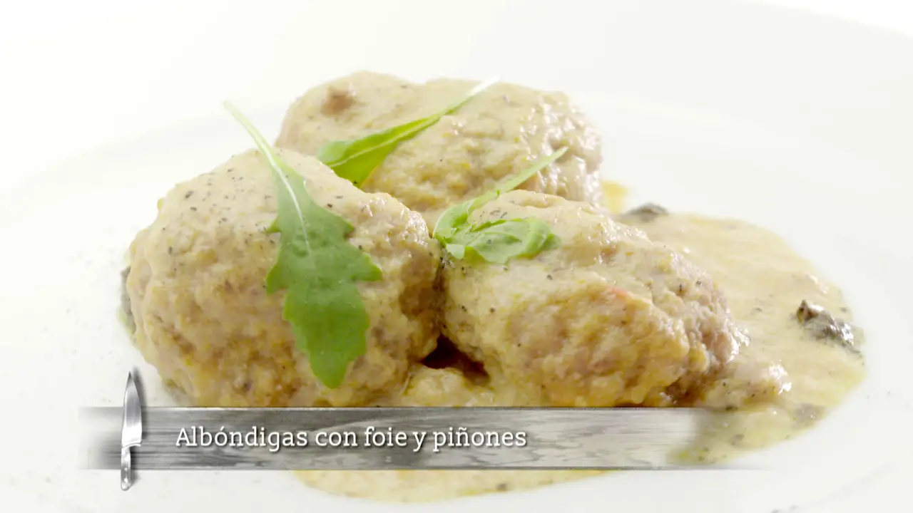 Albóndigas con foie y piñones