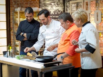 Mario Sandoval visita las cocinas de Top Chef