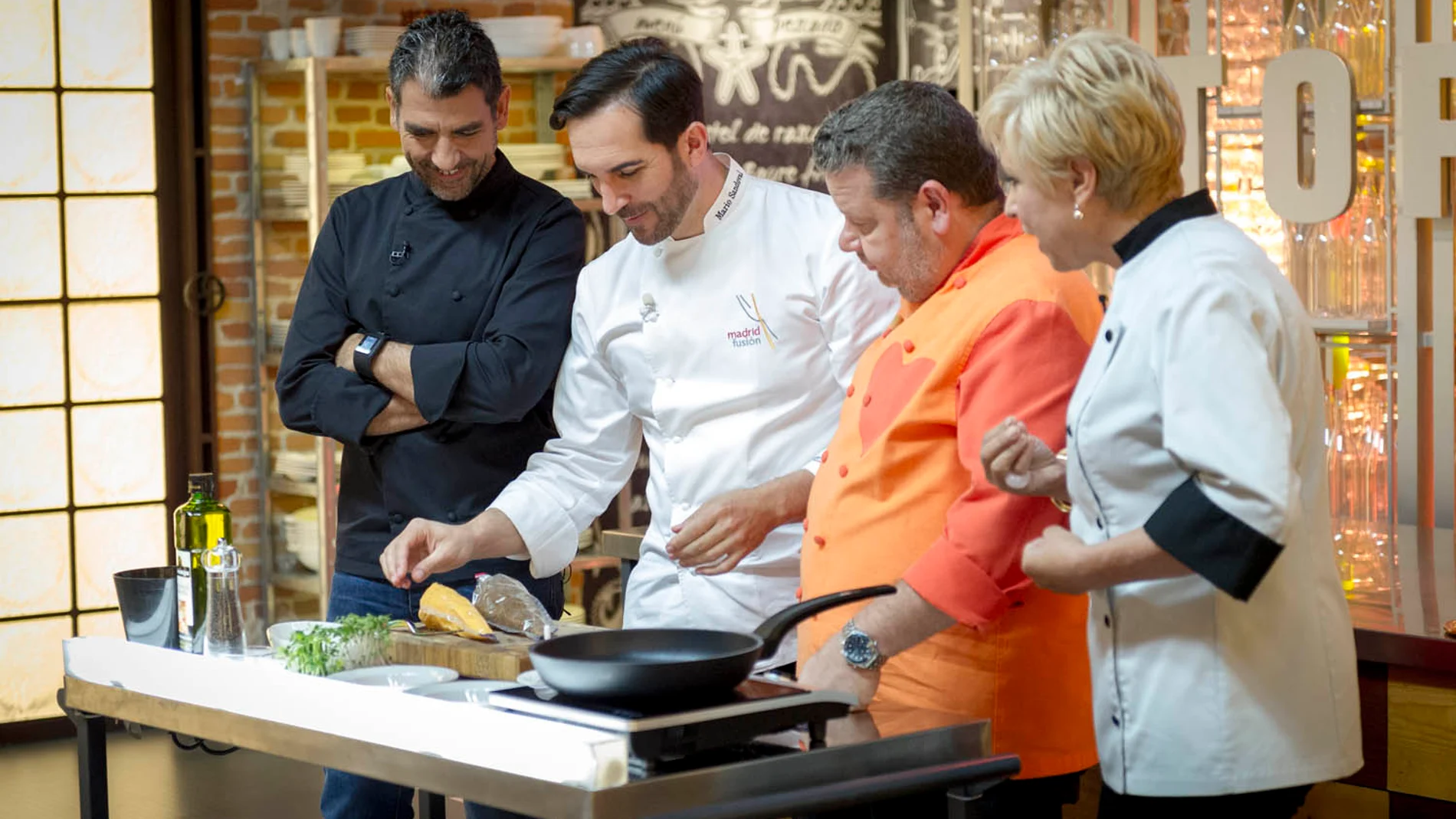Mario Sandoval visita las cocinas de Top Chef