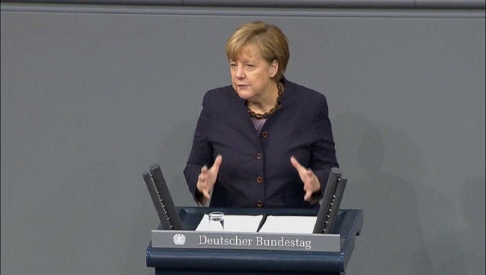 Merkel afirma que un acuerdo en la Cumbre del Clima de París sería una señal contra el terrorismo