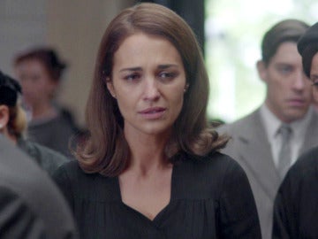 Ana llega desconsolada al funeral de Alberto