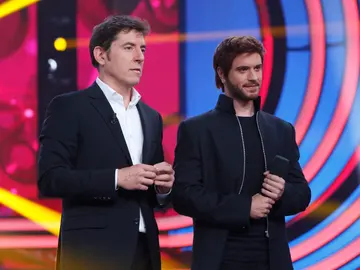 El jurado evalúa la imitación de Adrián Rodríguez El jurado evalúa la imitación de Adrián Rodríguez