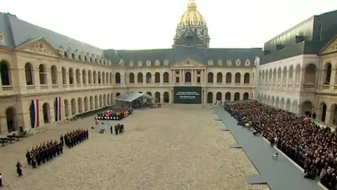 Homenaje a las víctimas del 13-N Homenaje a las víctimas del 13-N