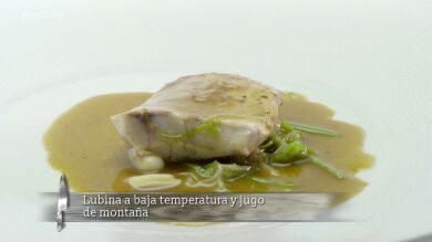 Lubina a la pimienta con almendra fresca