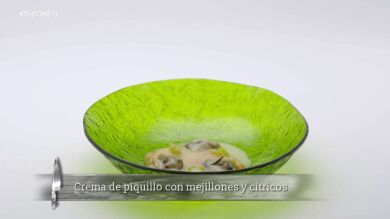 Crema de piquillo, mejillones y cítricos