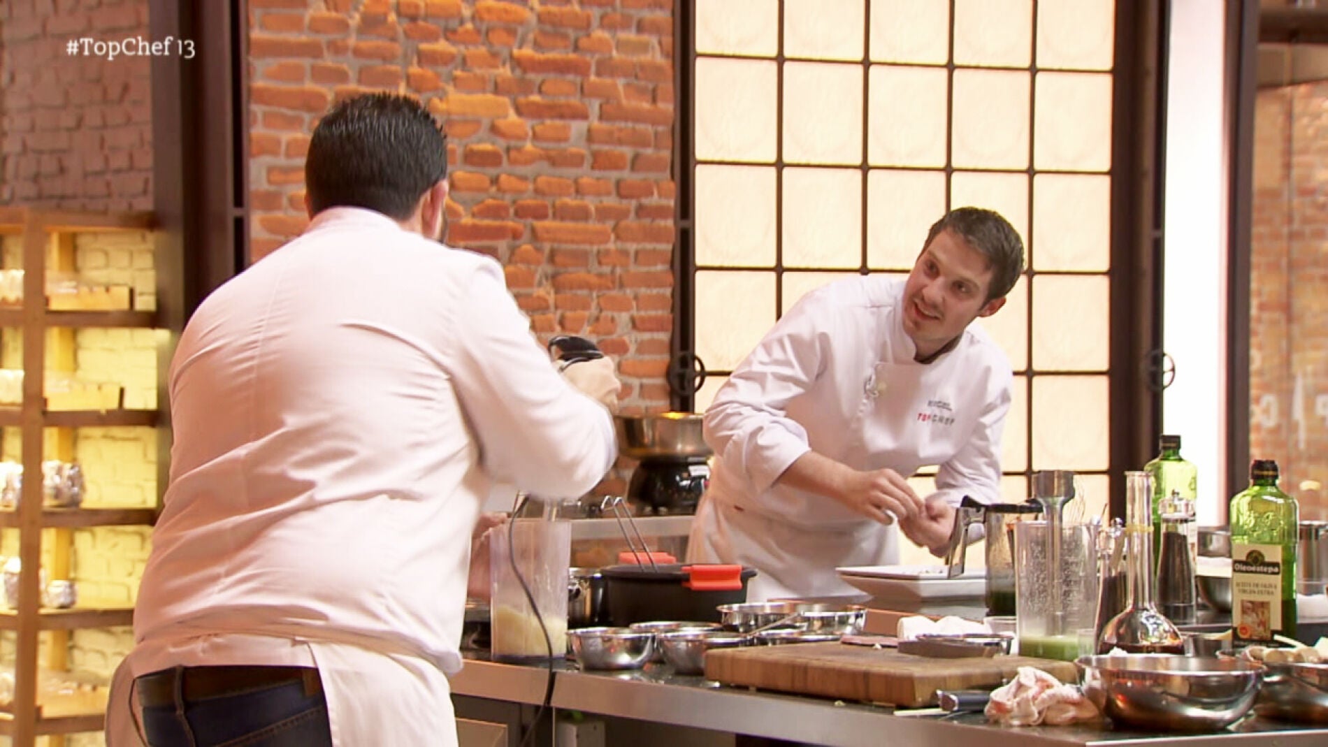 Marcel y Alejandro discuten por las pinzas de pescado
