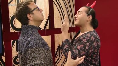 Falete ensaya para imitar a Olga Guillot