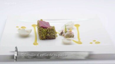 Solomillo con pistacho, crema de boletus y calabaza