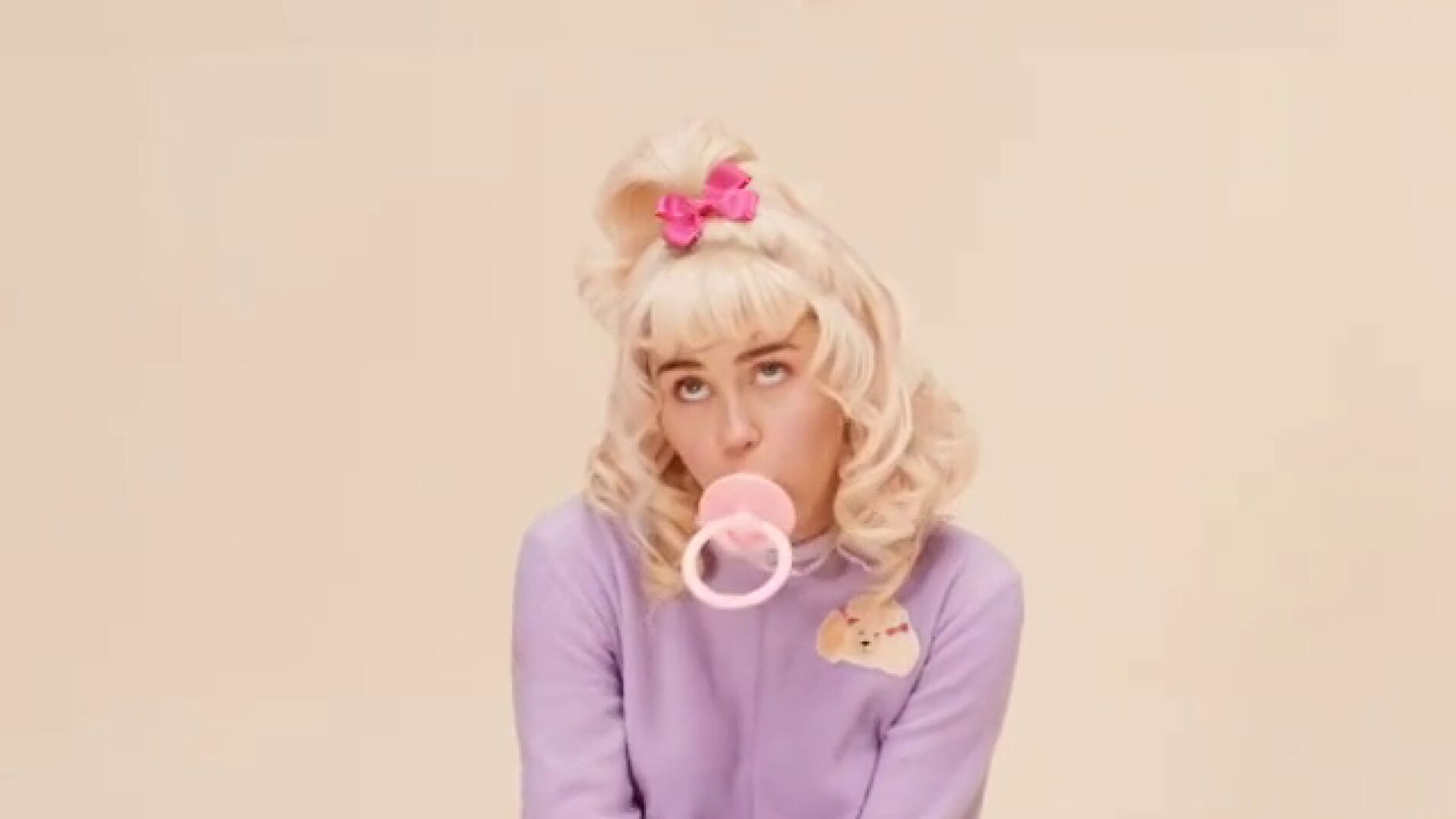 Miley Cyrus presenta el teaser de su próximo vídeo con el single BB Talk