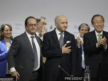 François Hollande, Laurent Fabius y Ban Ki-Moon en París François Hollande, Laurent Fabius y Ban Ki-Moon en París