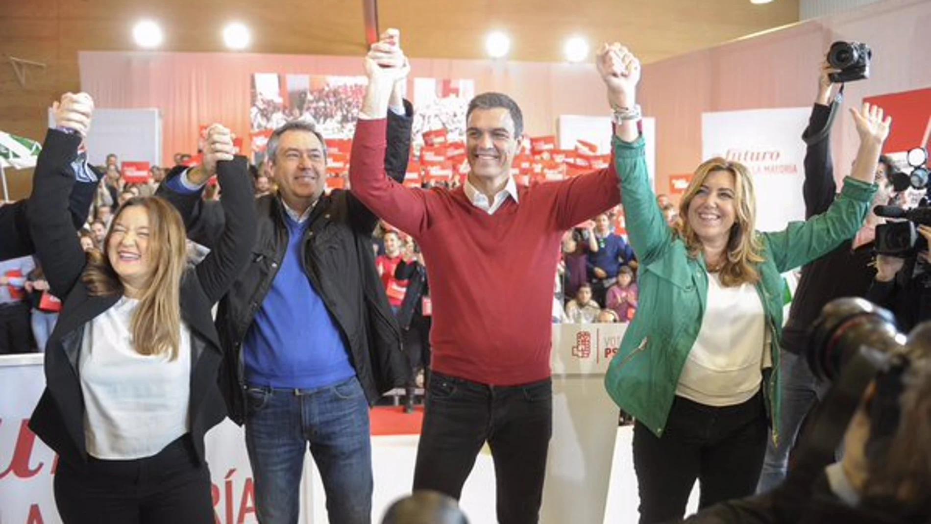 Pedro Sánchez y Susana Díaz, durante un acto electoral en Sevilla
