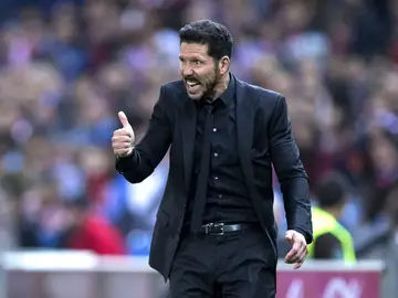 Simeone gesticula en la banda Simeone gesticula en la banda