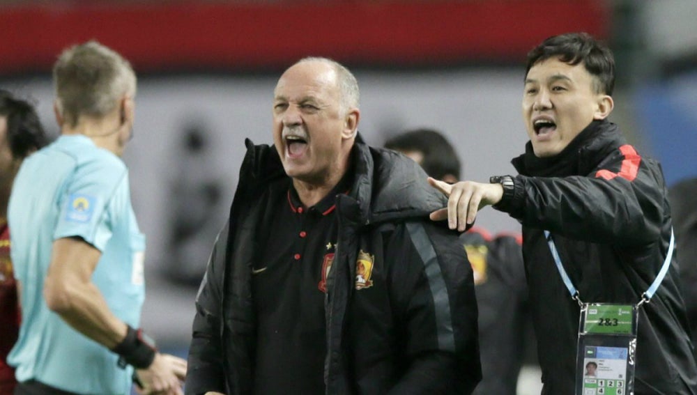 Scolari, durante el partido contra el América