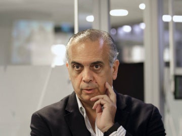José Luis Sáez, pensativo