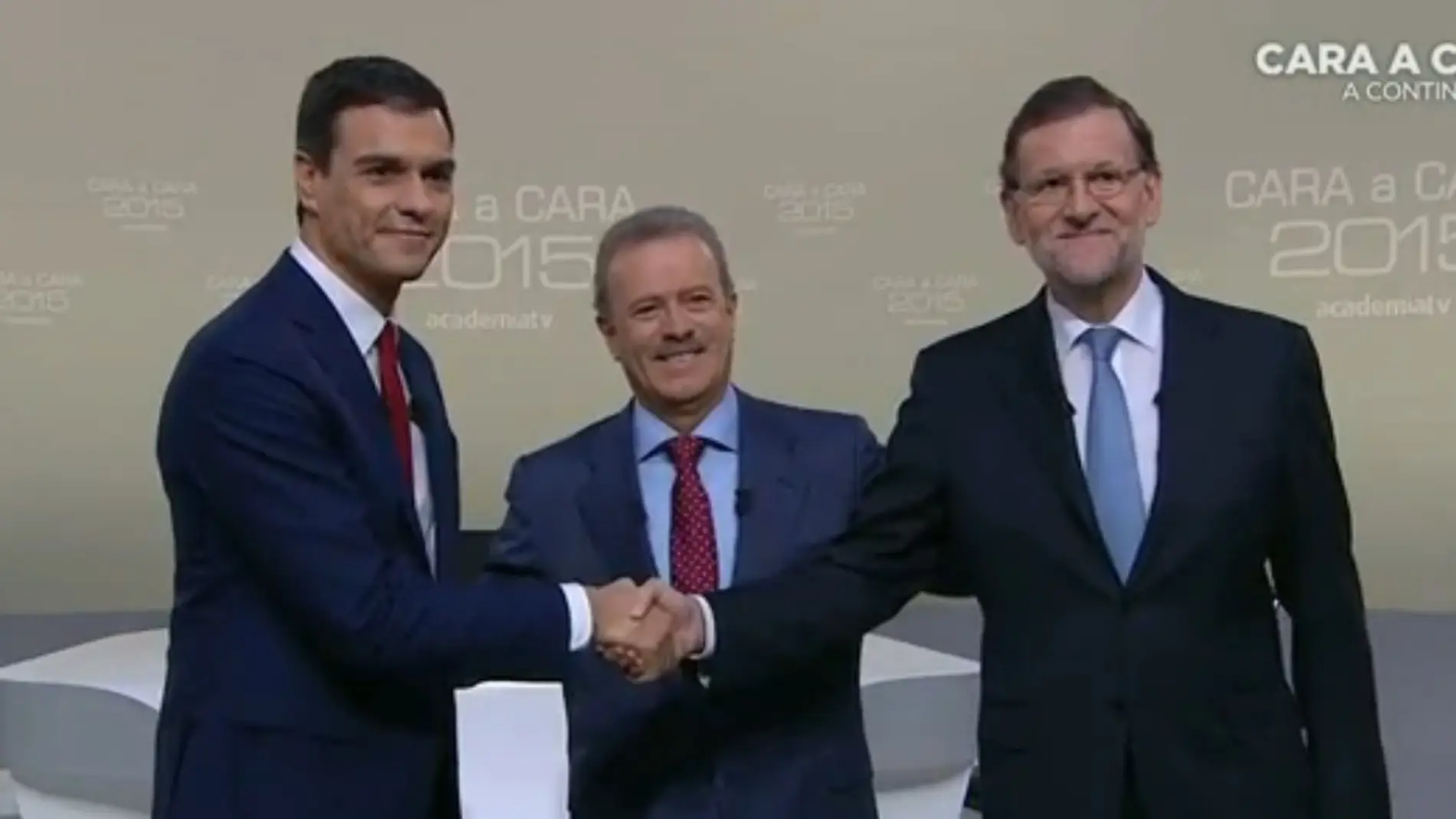 Mariano Rajoy y Pedro Sánchez se saludan antes del 'Cara a cara'
