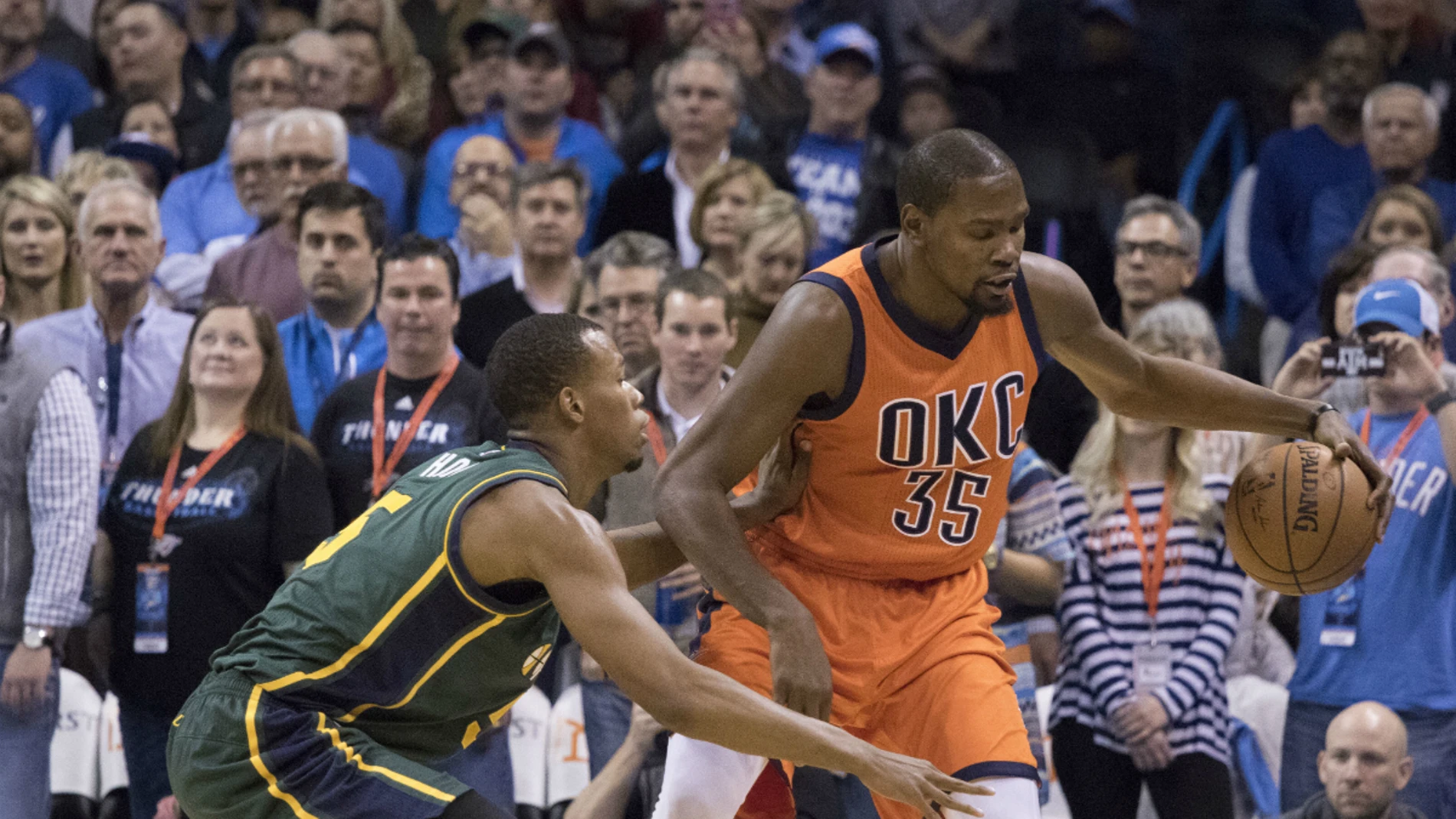 Kevin Durant intenta entrar a canasta Kevin Durant intenta entrar a canasta