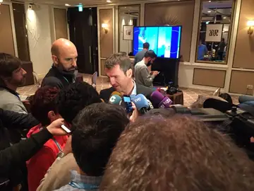 Robert Fernández habla con los medios de comunicación Robert Fernández habla con los medios de comunicación