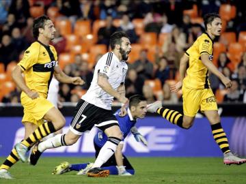 Negredo volvió a jugar y se reencontró con el gol en Mestalla