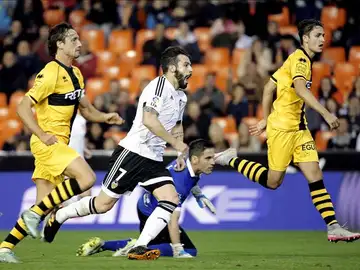 Negredo volvió a jugar y se reencontró con el gol en Mestalla Negredo volvió a jugar y se reencontró con el gol en Mestalla