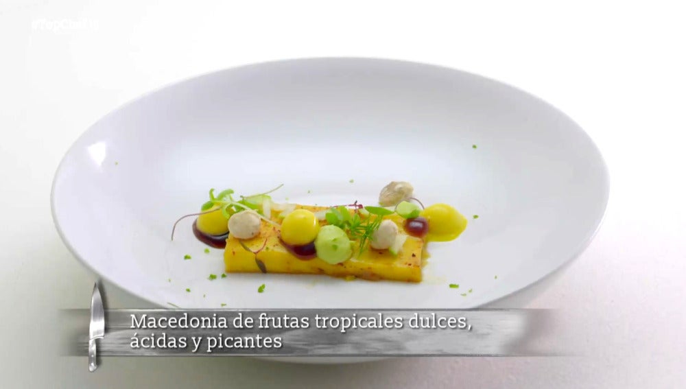 Macedonia de frutas tropicales dulces, ácidas y picantes