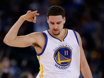 Klay Thompson celebra una canasta ante los Suns Klay Thompson celebra una canasta ante los Suns