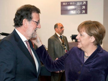 Merkel da su apoyo a Rajoy