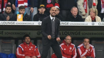 Pep Guardiola muestra su enfado en un partido del Bayern