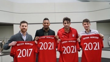 Xabi Alonso, Boateng, Javi Martínez y Müller firman su renovación con el Bayern