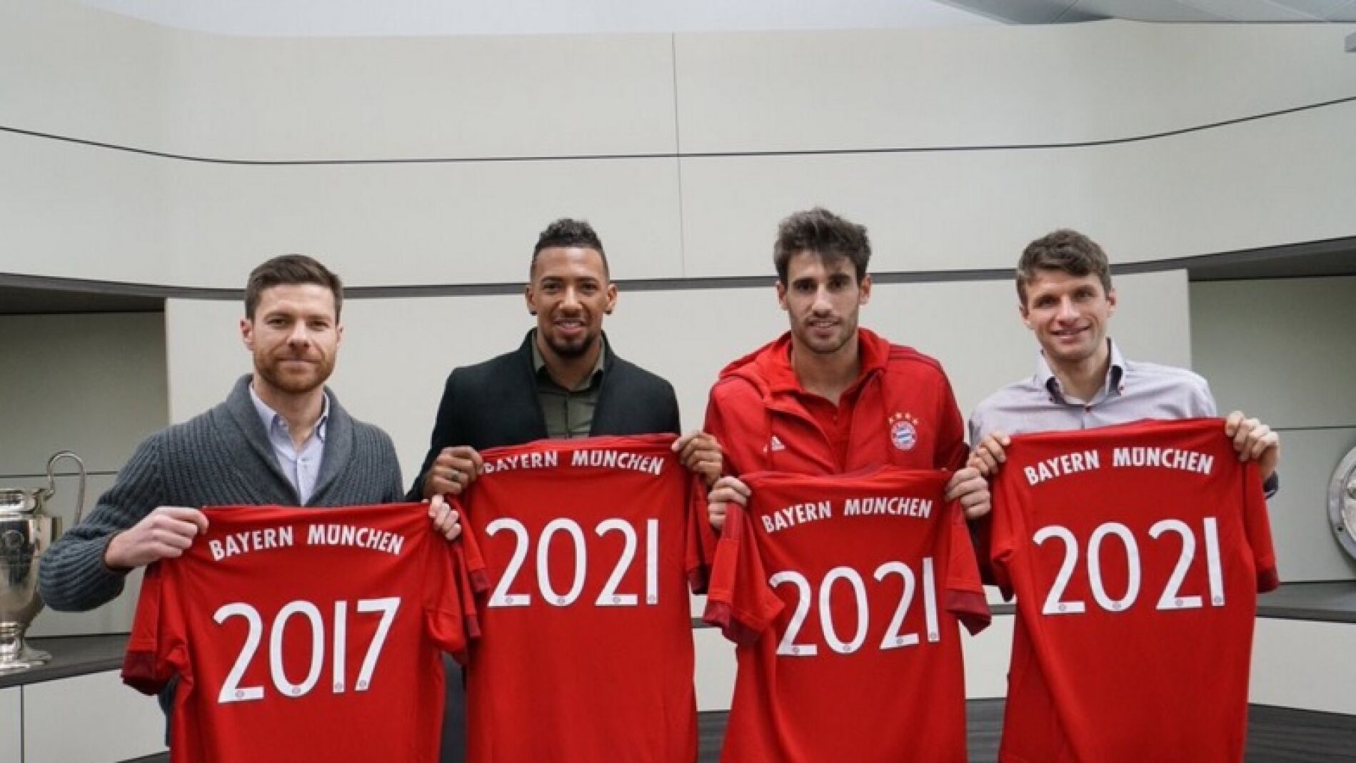 Xabi Alonso, Boateng, Javi Mart&iacute;nez y M&uuml;ller firman su renovaci&oacute;n con el Bayern