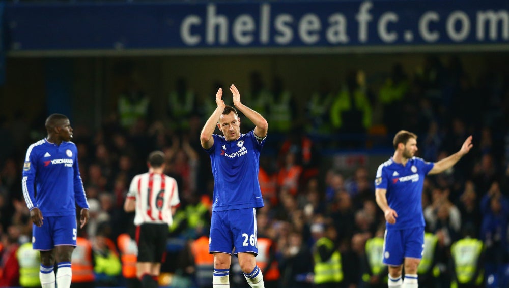 Jason Terry aplaude a la grada, tras la victoria frente al Sunderland