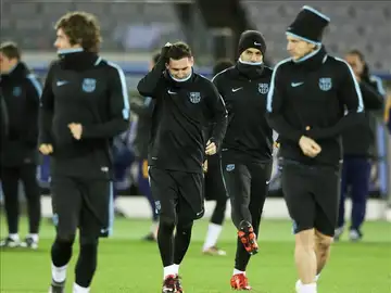 Leo Messi, con el resto de compañeros en Japón Leo Messi, con el resto de compañeros en Japón
