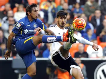 Andre Gomes pelea con Damián Suárez Andre Gomes pelea con Damián Suárez