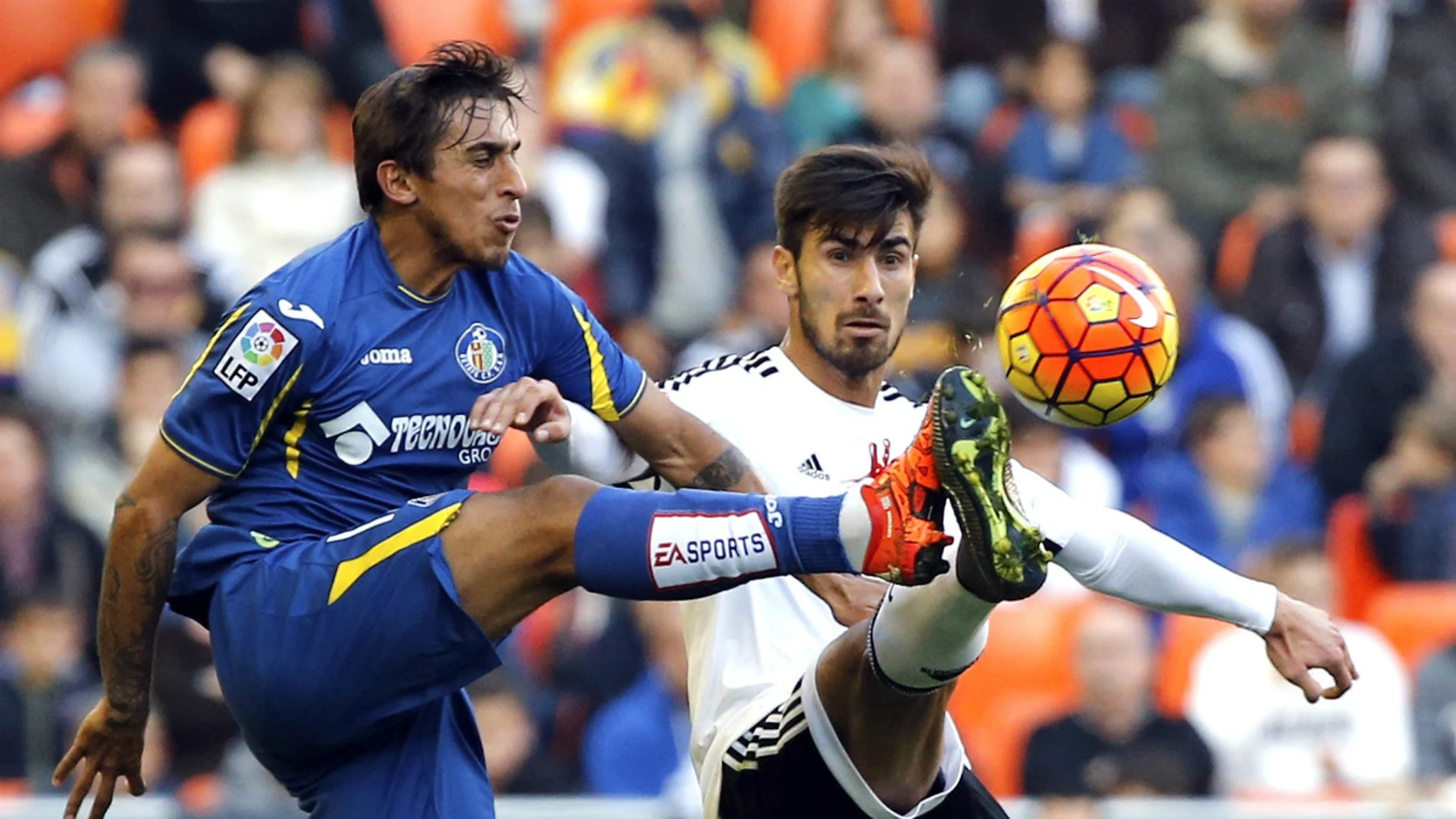 Andre Gomes pelea con Damián Suárez Andre Gomes pelea con Damián Suárez