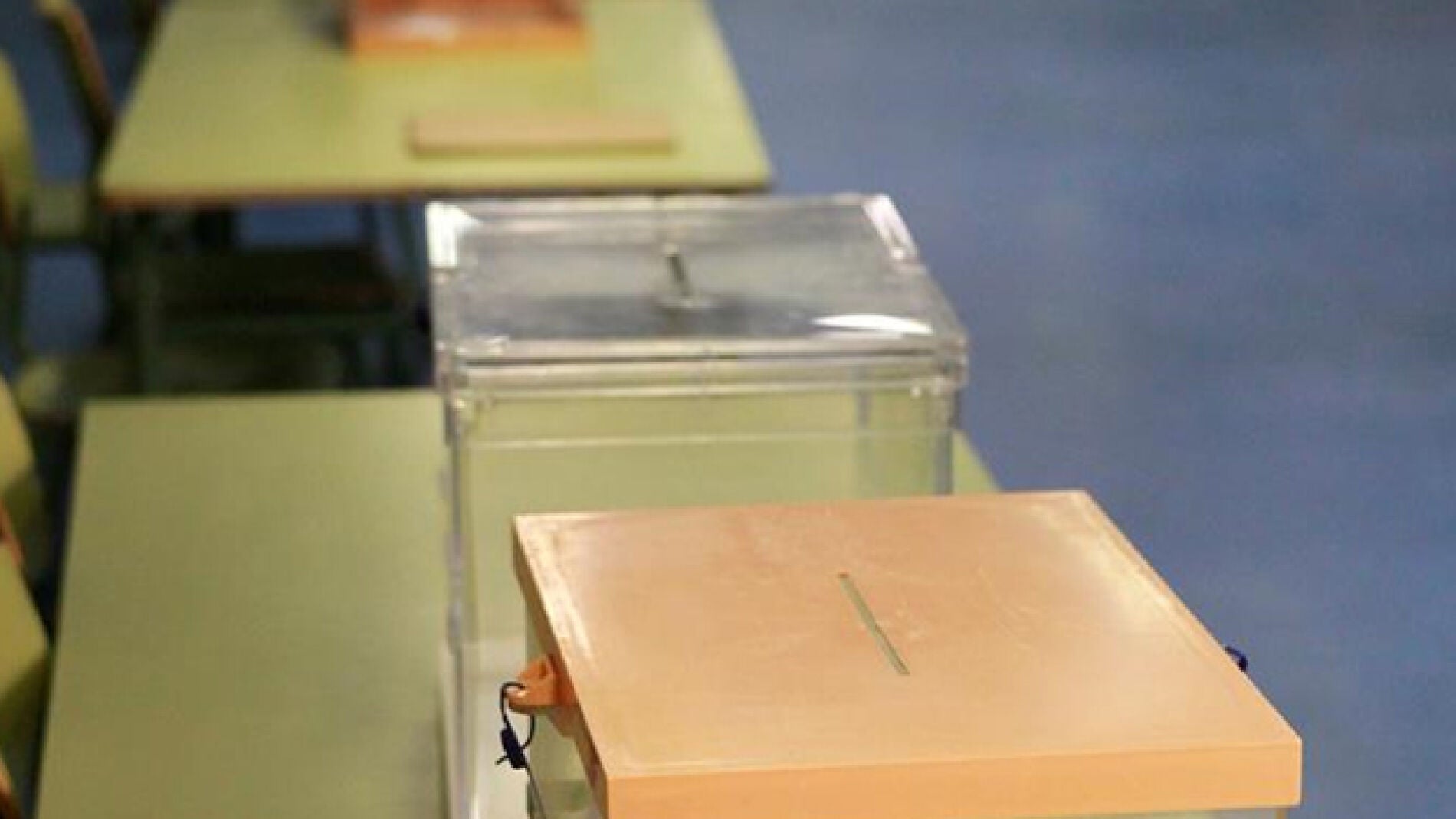 Varias urnas vac&iacute;as