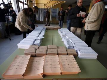 Todo preparado en los colegios electorales