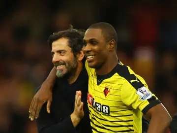Quique Sánchez Flores (izq) se abraza a Ighalo (d) Quique Sánchez Flores (izq) se abraza a Ighalo (d)