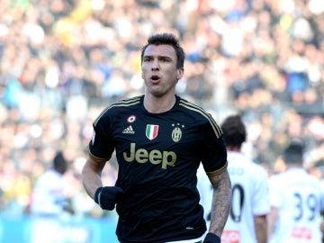 Mandzukic celebra un gol