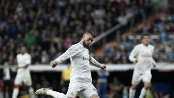 Sergio Ramos jugando frente al Rayo Vallecano