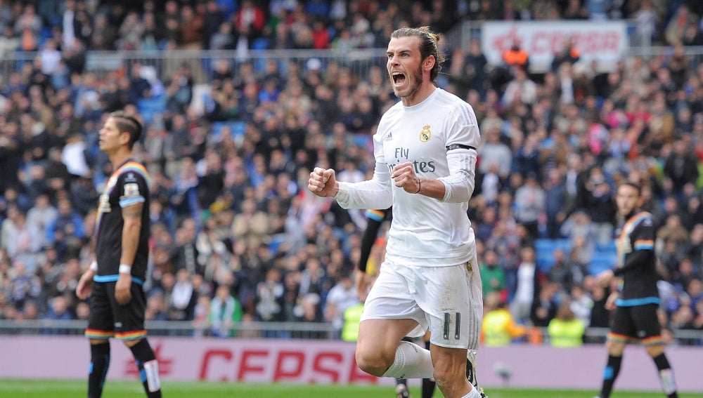 Gareth Bale celebra uno de sus goles en el Bernabéu