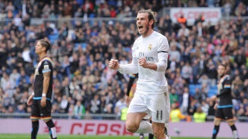 Gareth Bale celebra uno de sus goles en el Bernabéu