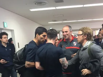 Leo Messi es escupido por un aficionado del River Plate Leo Messi es escupido por un aficionado del River Plate