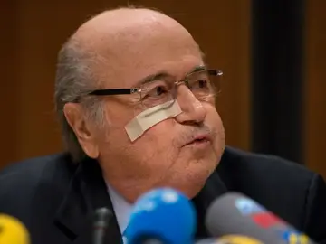 Joseph Blatter resopla durante su declaración Joseph Blatter resopla durante su declaración