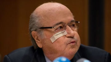 Joseph Blatter resopla durante su declaración