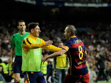 Leo Messi y Andrés Iniesta celebran un gol Leo Messi y Andrés Iniesta celebran un gol